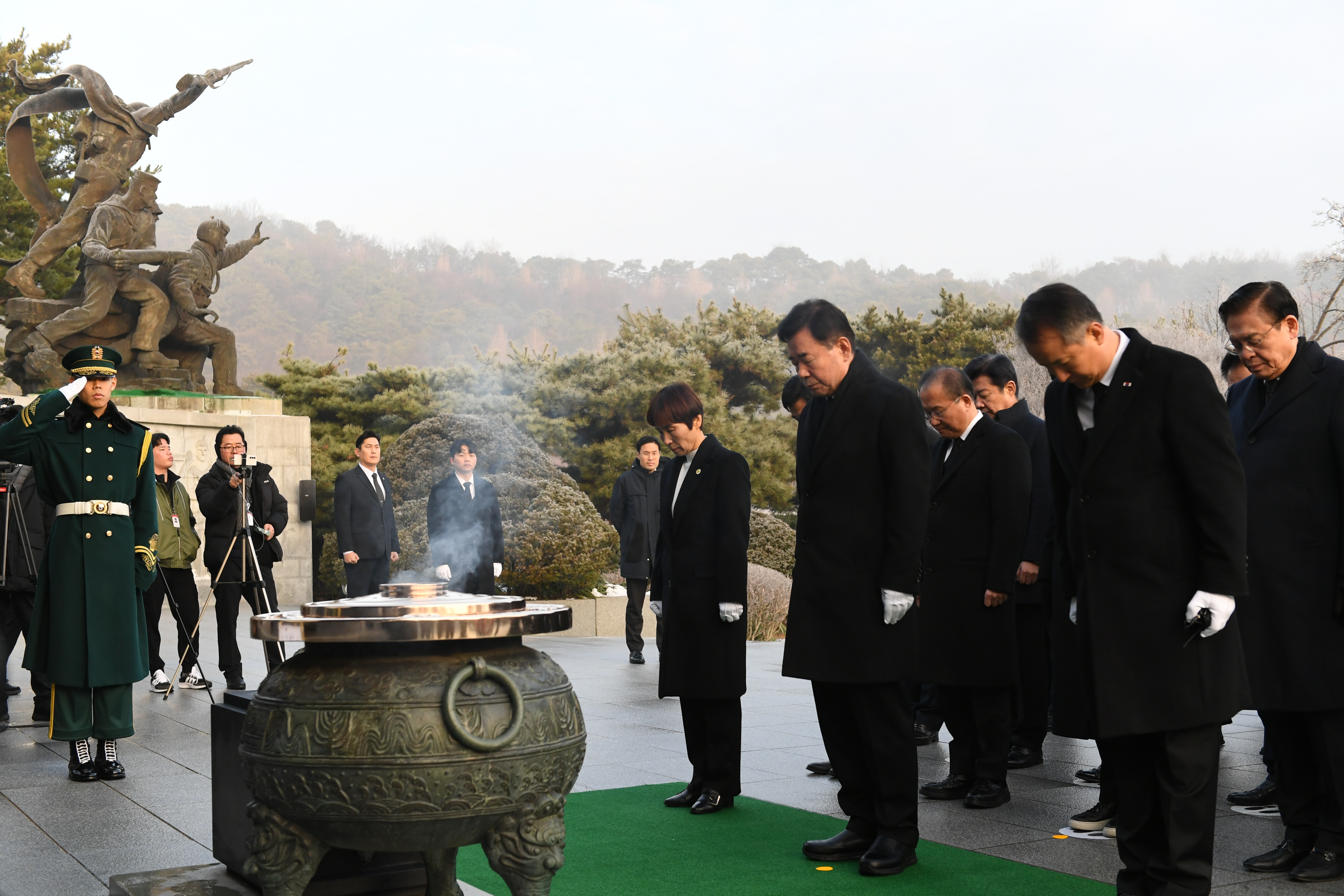 김진표 국회의장 신년참배(2024. 1. 1.) 첨부 이미지