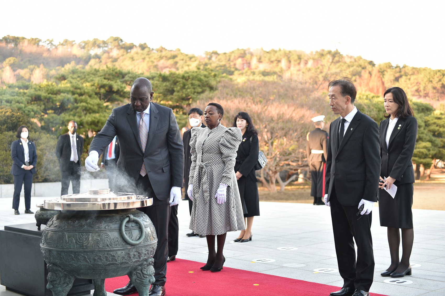 윌리엄 루토 케냐 대통령 참배 (2022. 11. 23.) 첨부 이미지