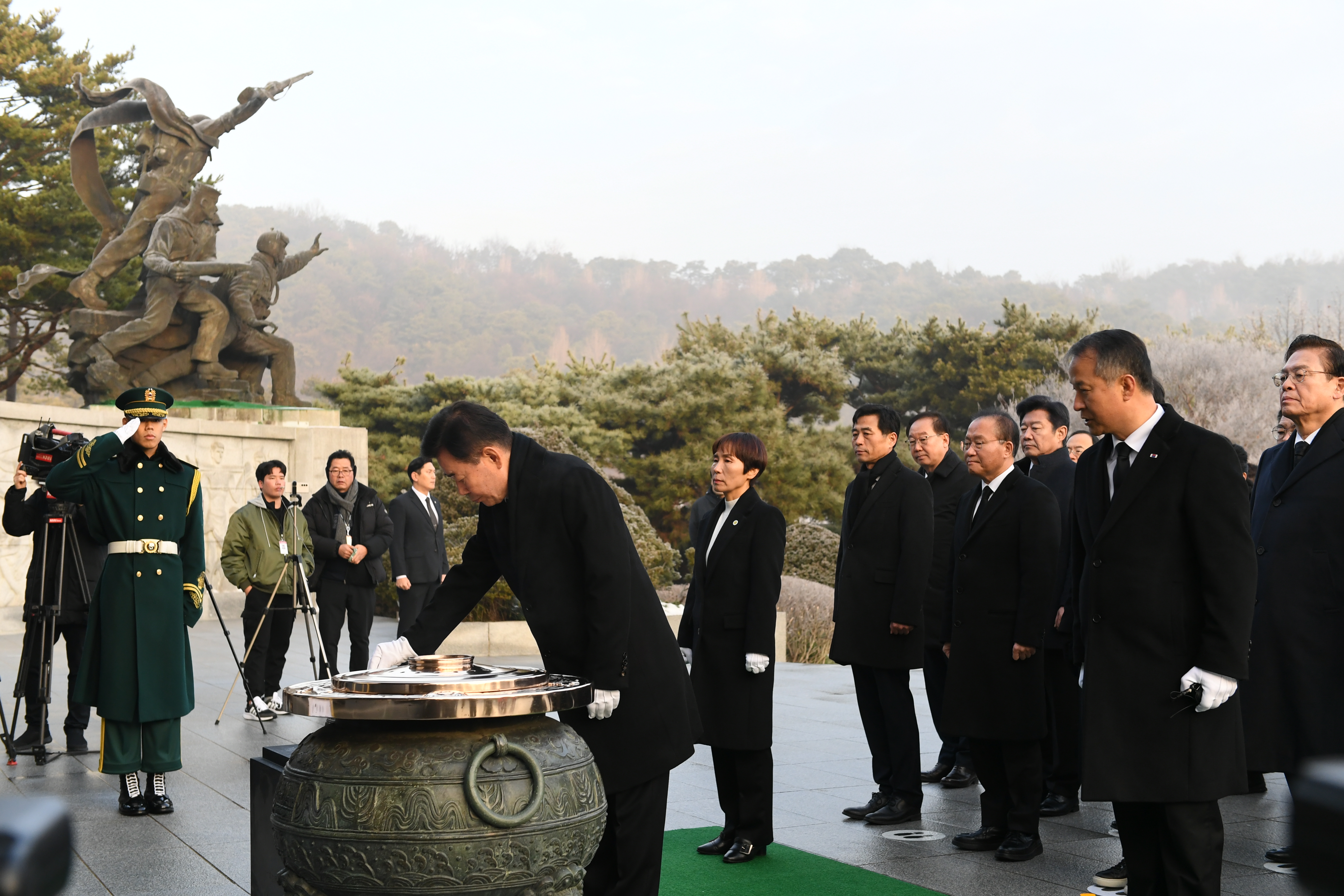 김진표 국회의장 신년참배(2024. 1. 1.) 첨부 이미지